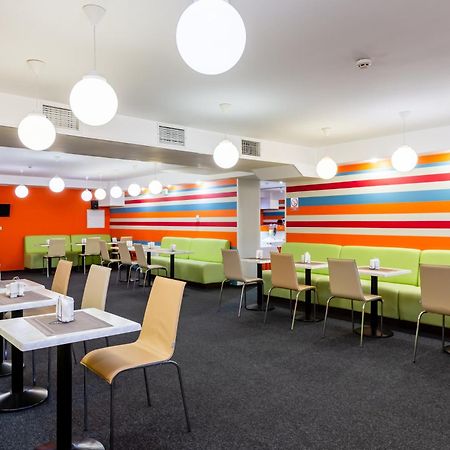 Practicotel Kiev Bagian luar foto