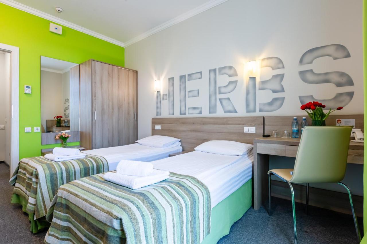 Practicotel Kiev Bagian luar foto