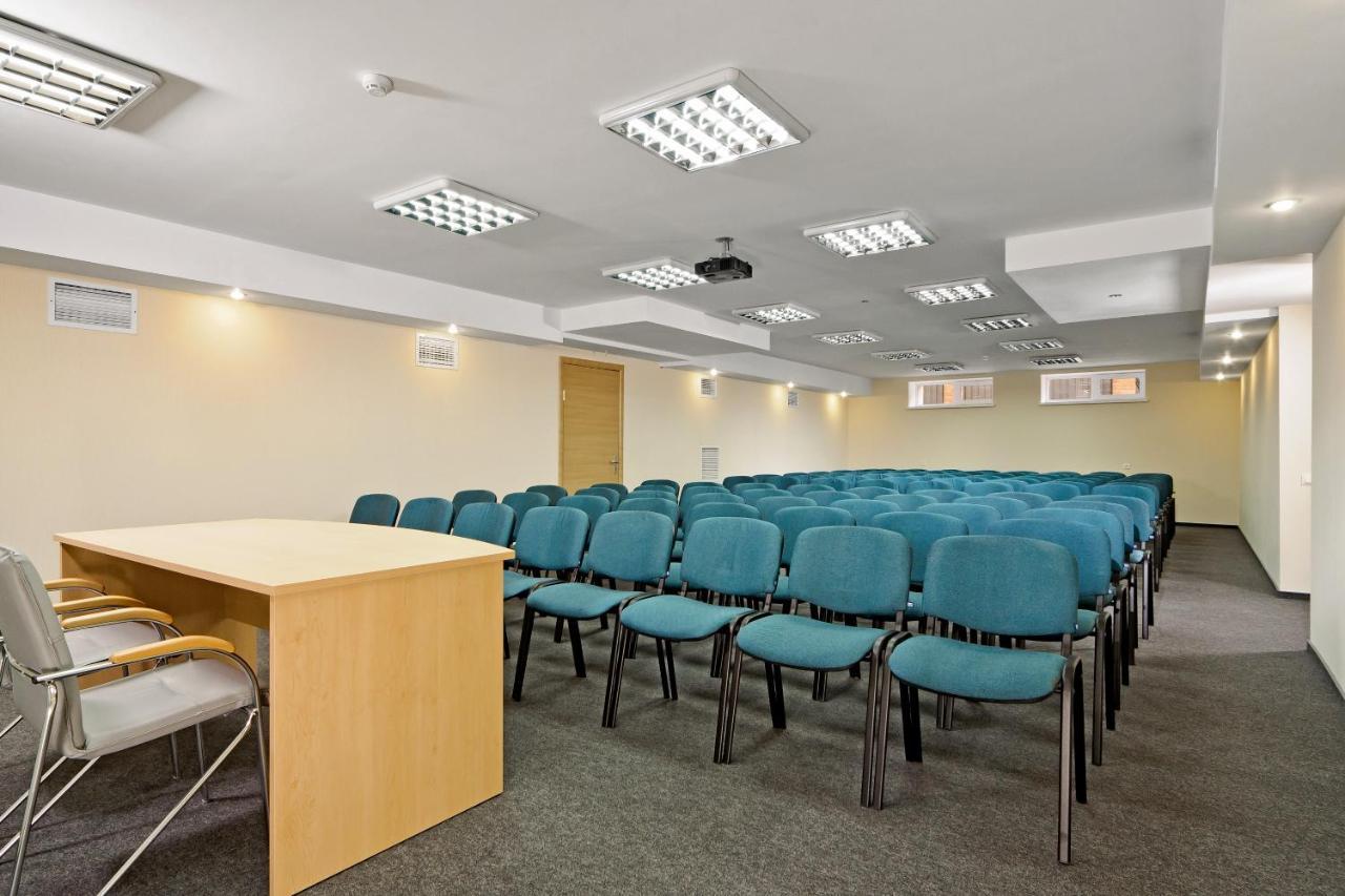 Practicotel Kiev Bagian luar foto