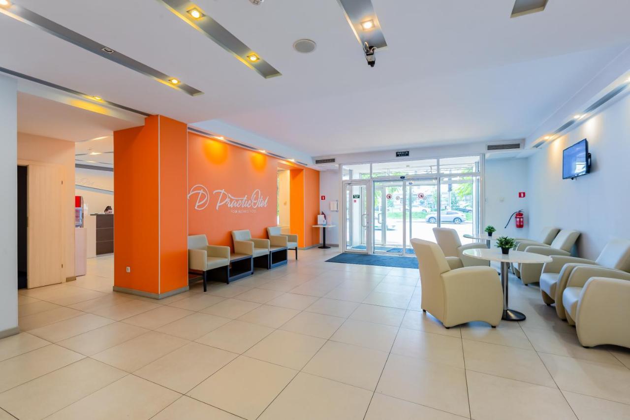 Practicotel Kiev Bagian luar foto