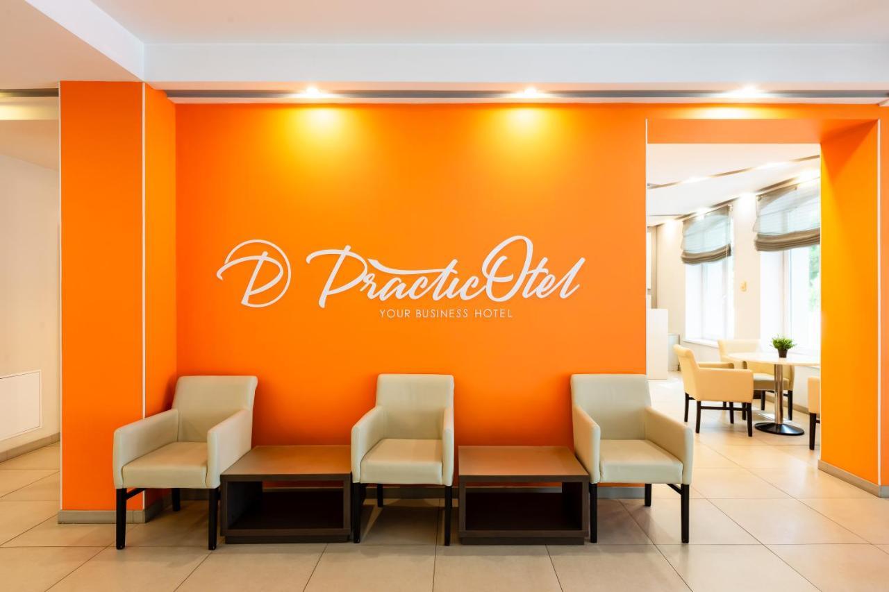 Practicotel Kiev Bagian luar foto