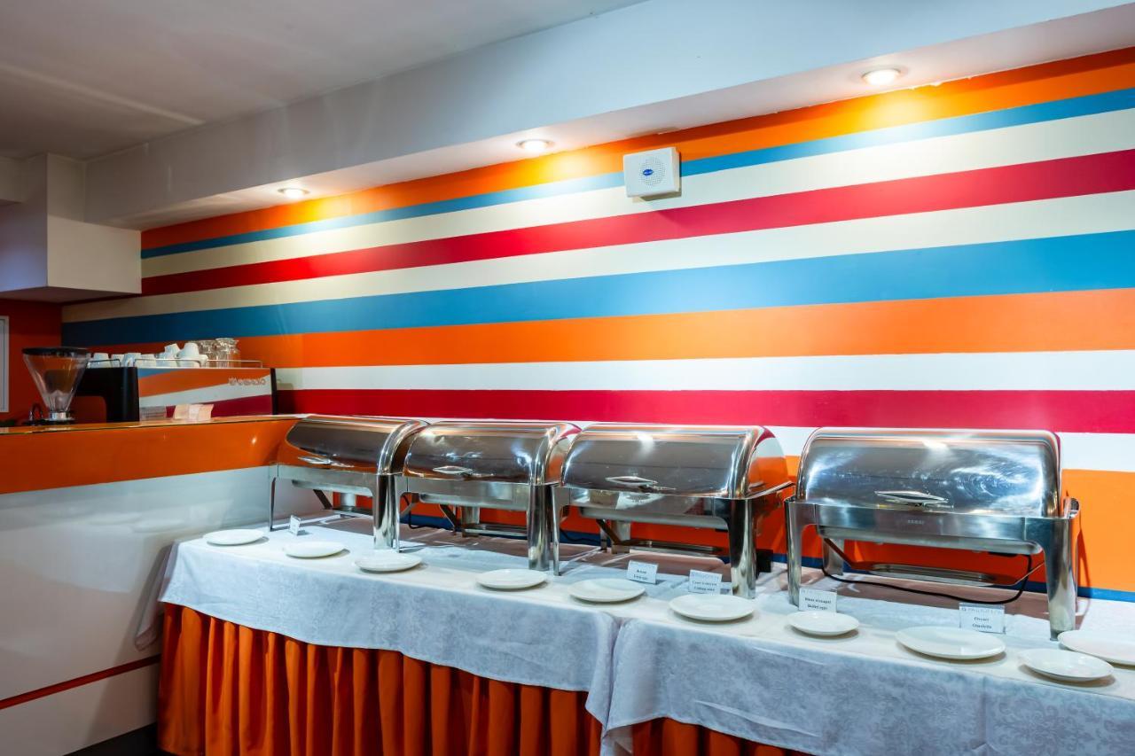 Practicotel Kiev Bagian luar foto