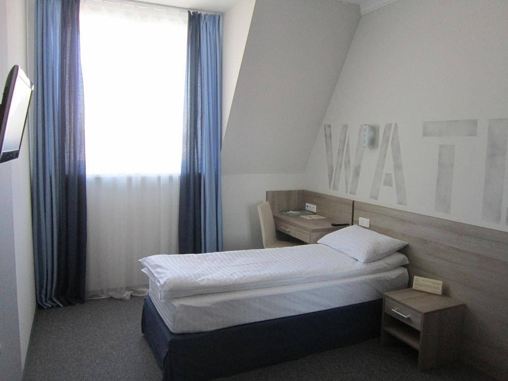 Practicotel Kiev Bagian luar foto