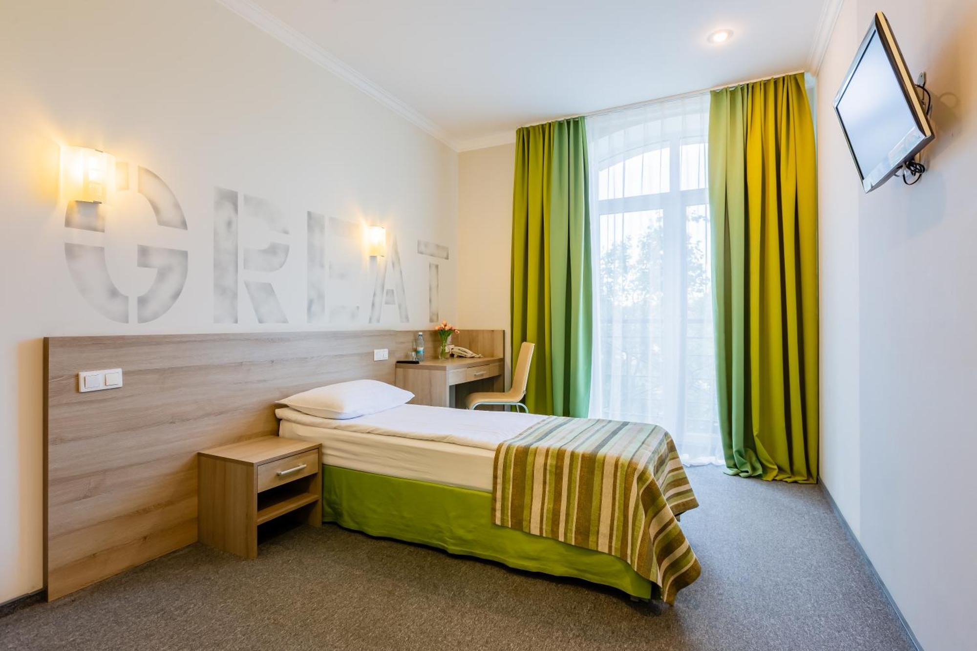 Practicotel Kiev Bagian luar foto