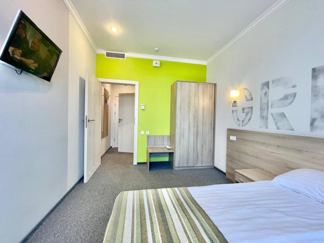 Practicotel Kiev Bagian luar foto