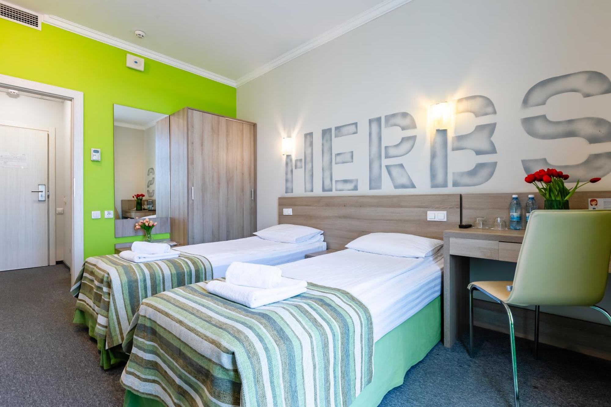 Practicotel Kiev Bagian luar foto