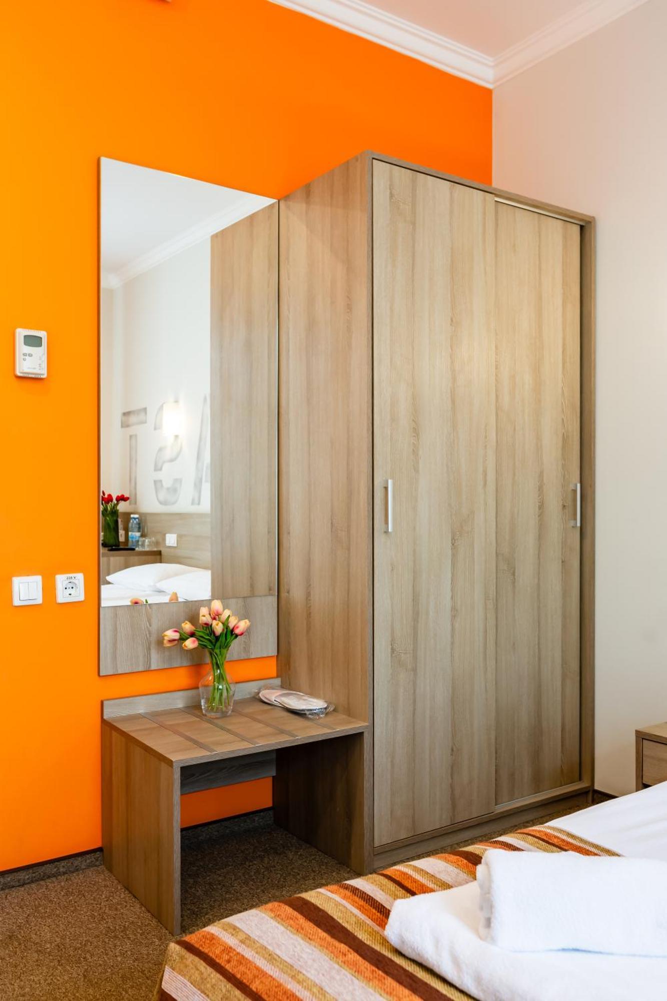 Practicotel Kiev Bagian luar foto