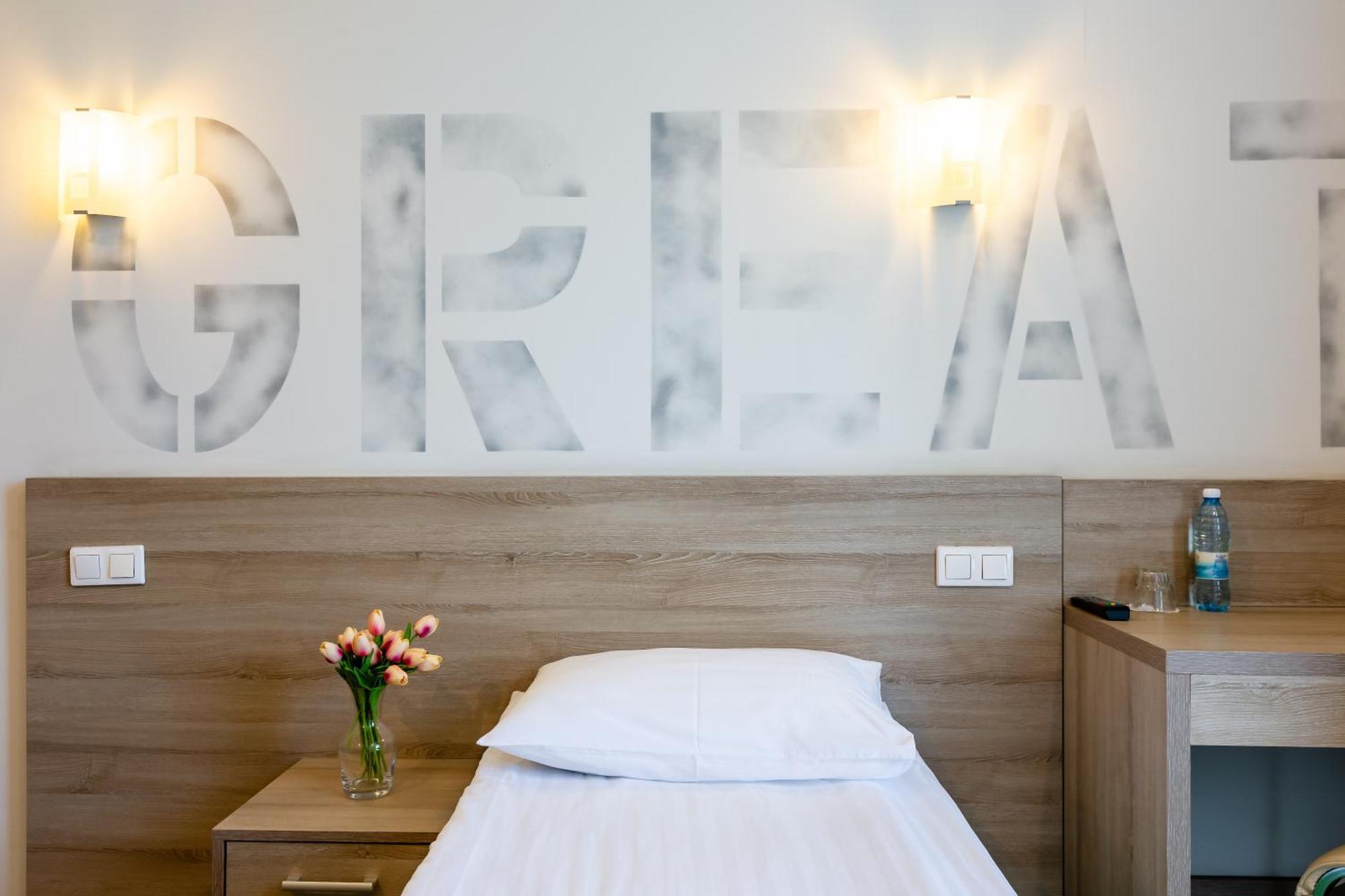 Practicotel Kiev Bagian luar foto