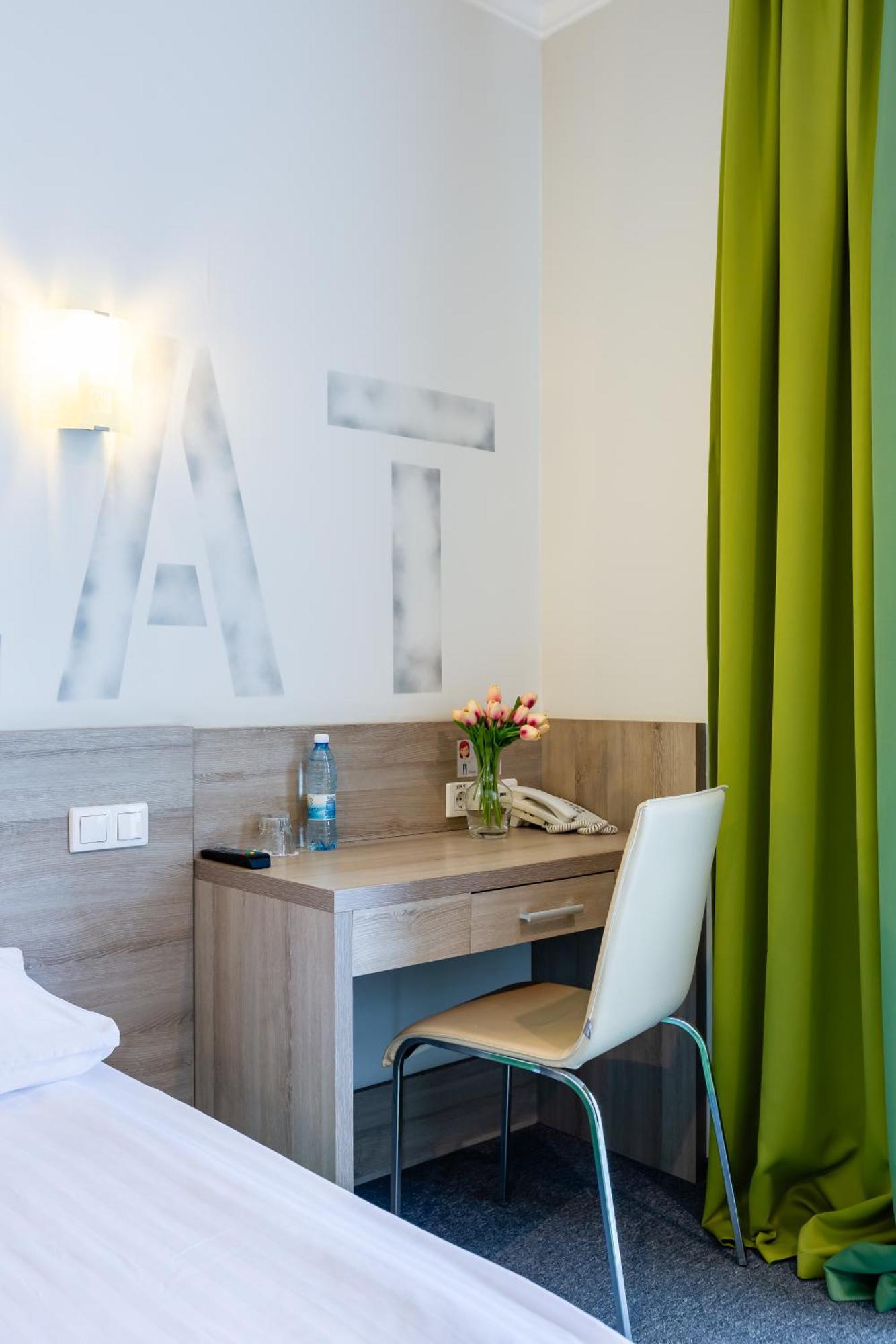 Practicotel Kiev Bagian luar foto