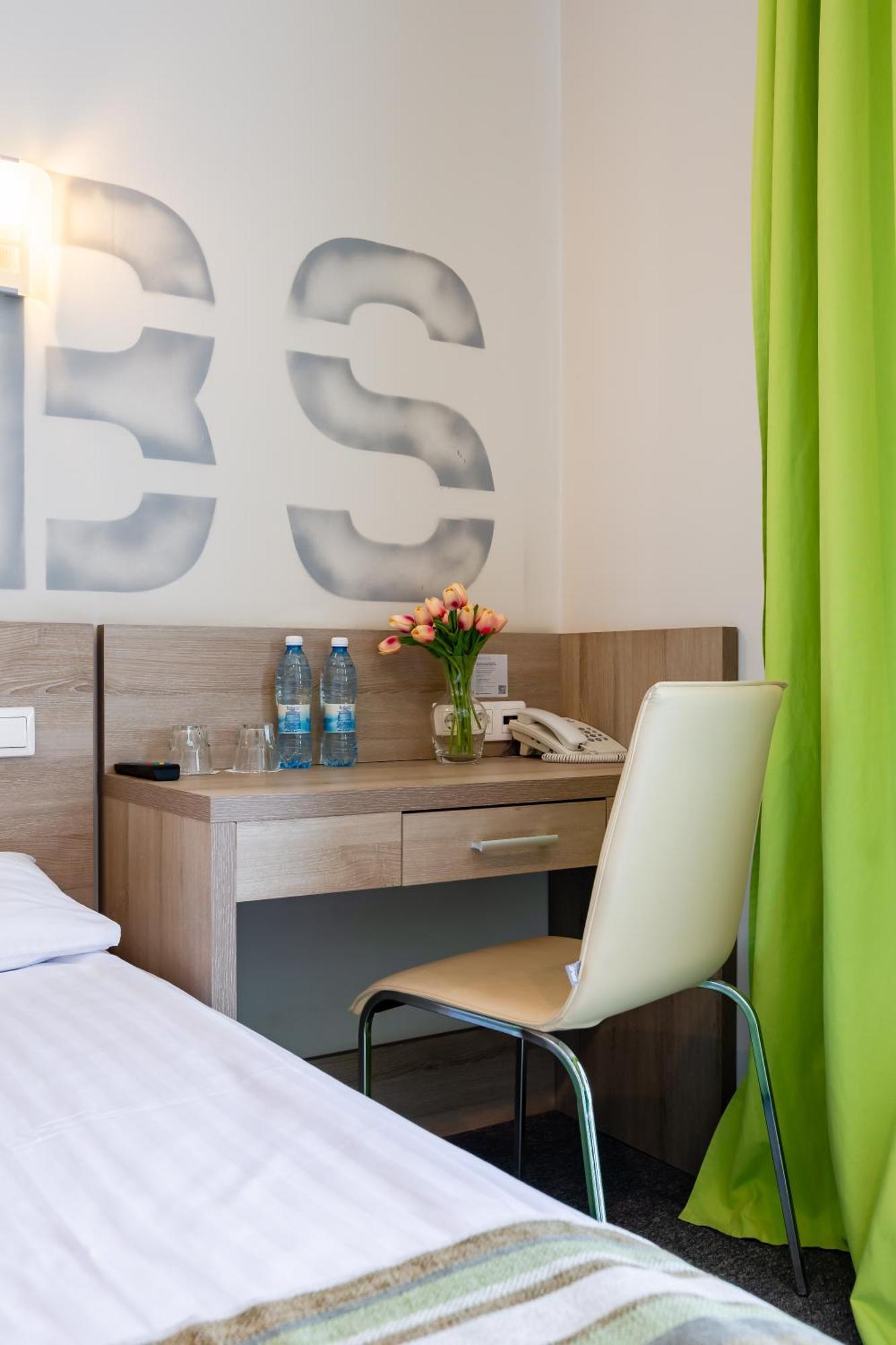 Practicotel Kiev Bagian luar foto