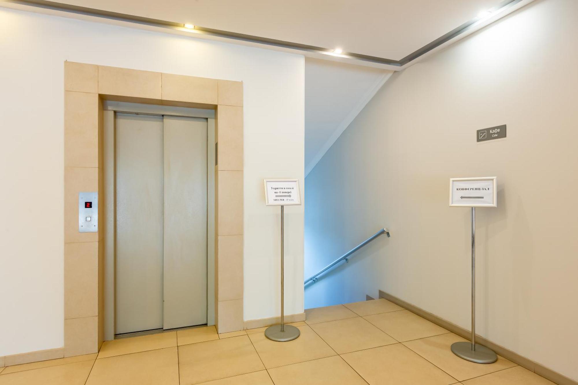 Practicotel Kiev Bagian luar foto