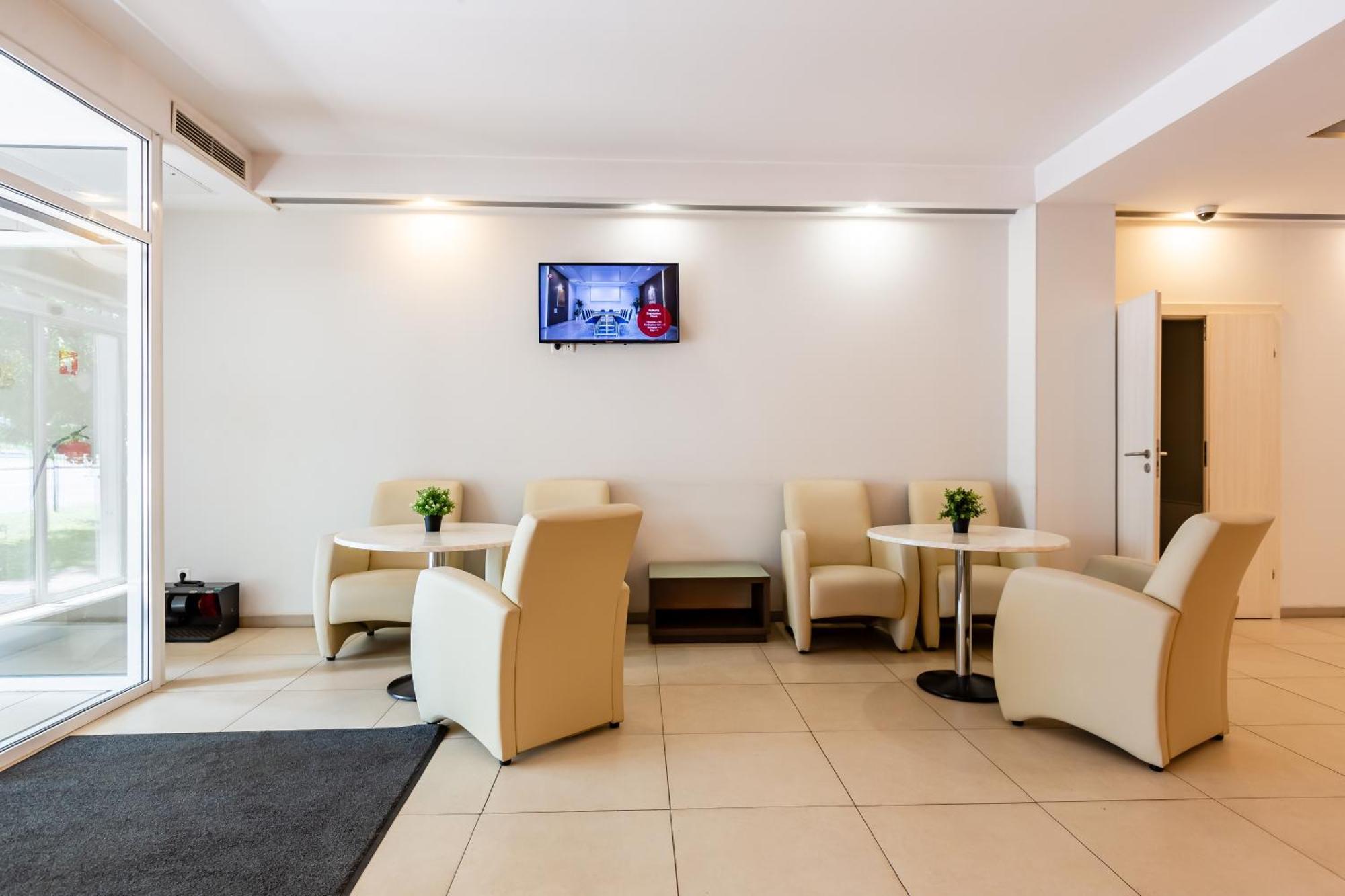 Practicotel Kiev Bagian luar foto