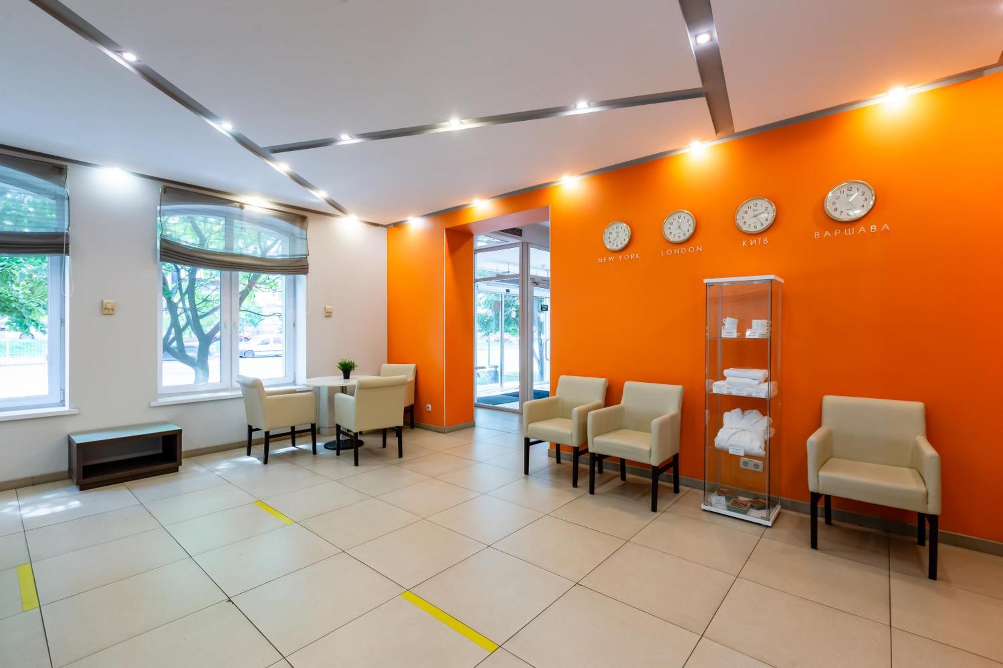 Practicotel Kiev Bagian luar foto