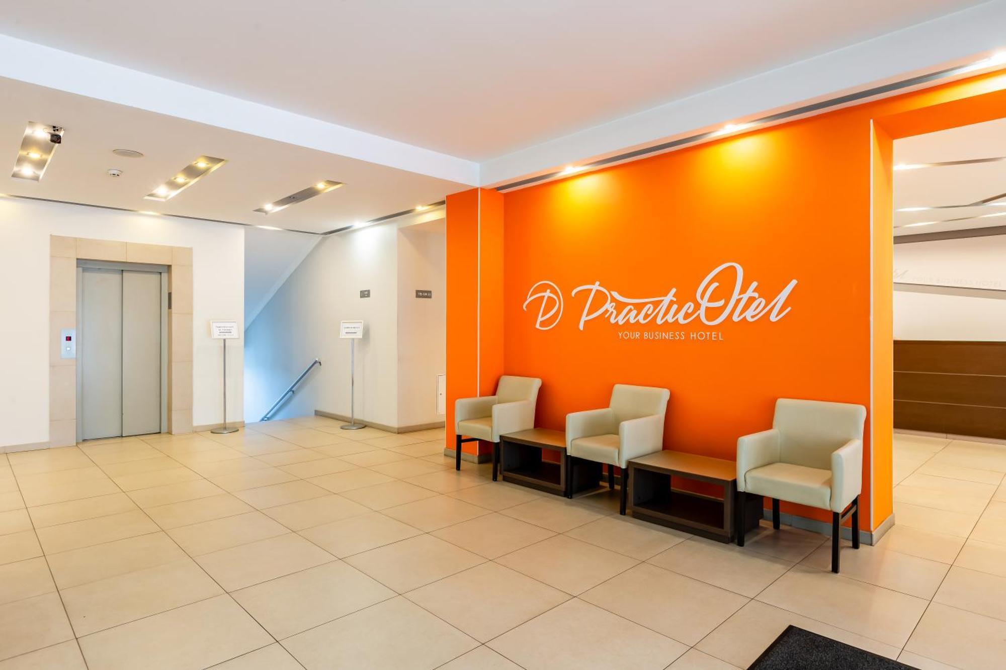 Practicotel Kiev Bagian luar foto