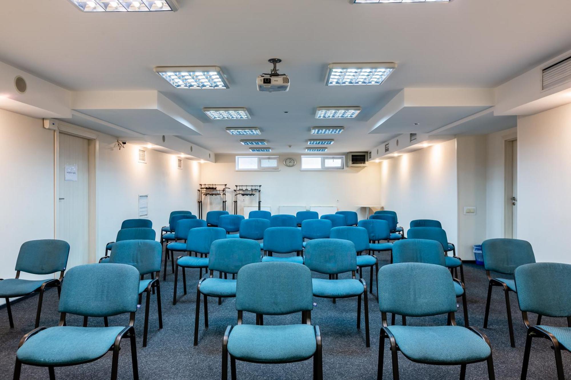 Practicotel Kiev Bagian luar foto