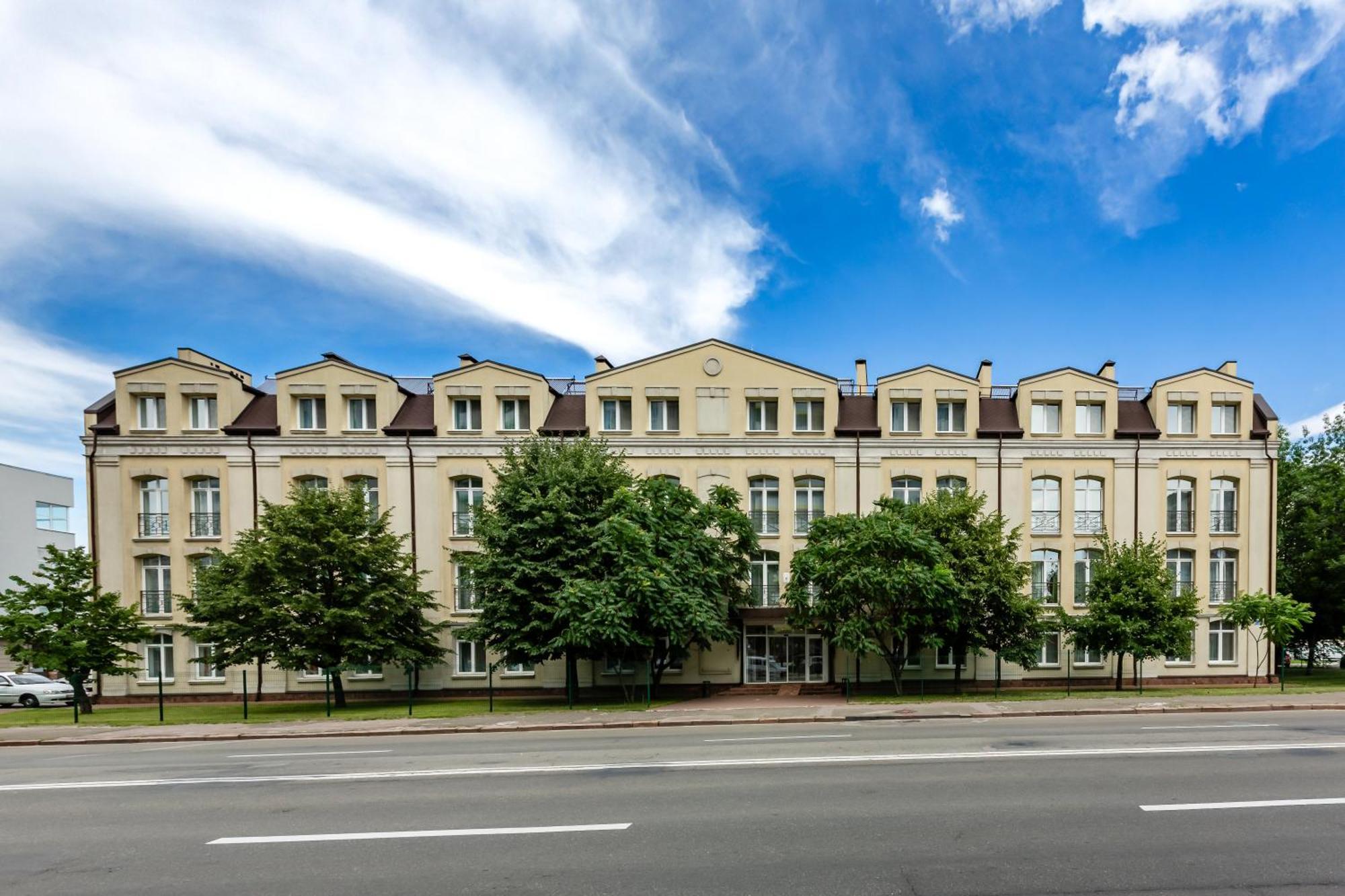 Practicotel Kiev Bagian luar foto