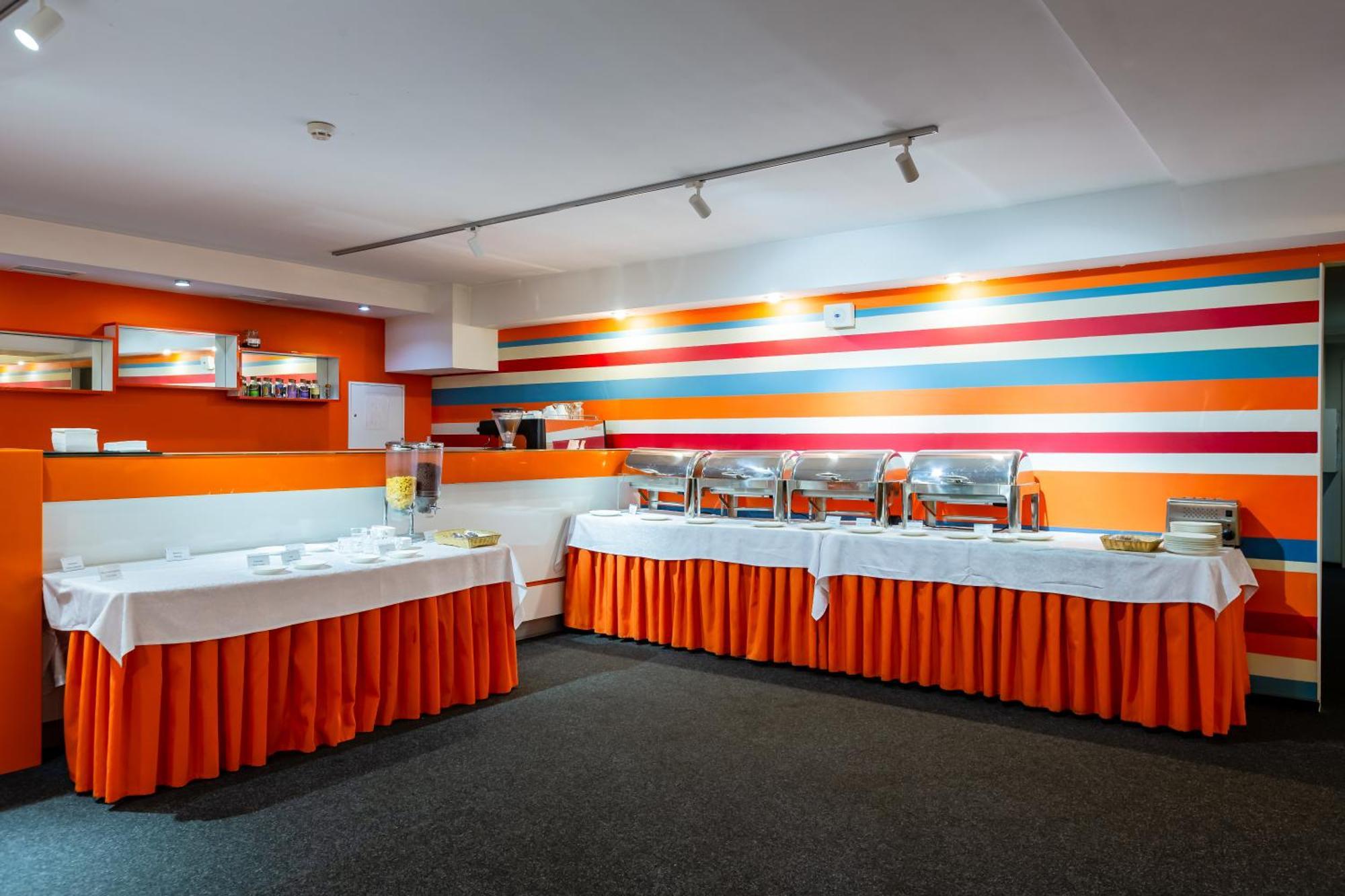 Practicotel Kiev Bagian luar foto