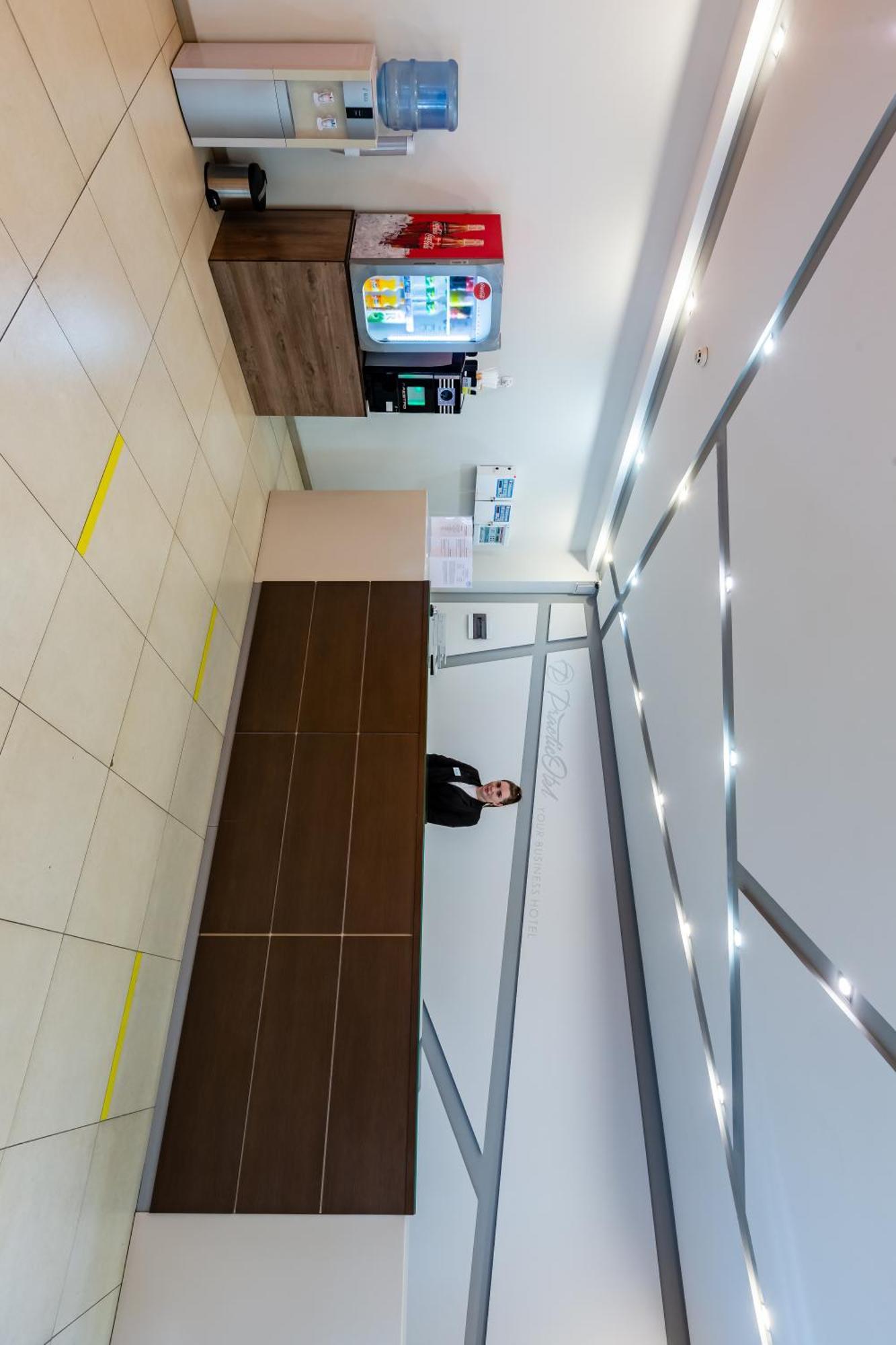Practicotel Kiev Bagian luar foto